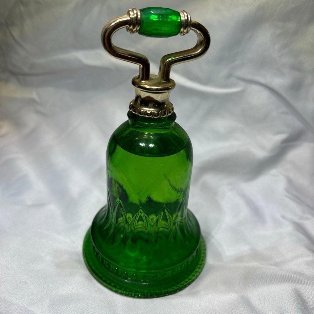 VINTAGE 1978 AVON "ROSES ROSES COLOGNE" COLLECTIBLE GREEN GLASS "BELL" DECANTER - Picture 5 of 7